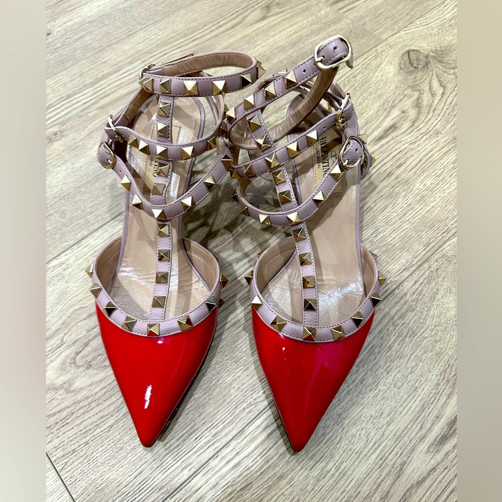 Valentino pump